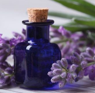 Aceite de lavanda: Conoce todos sus beneficios y  múltiples usos