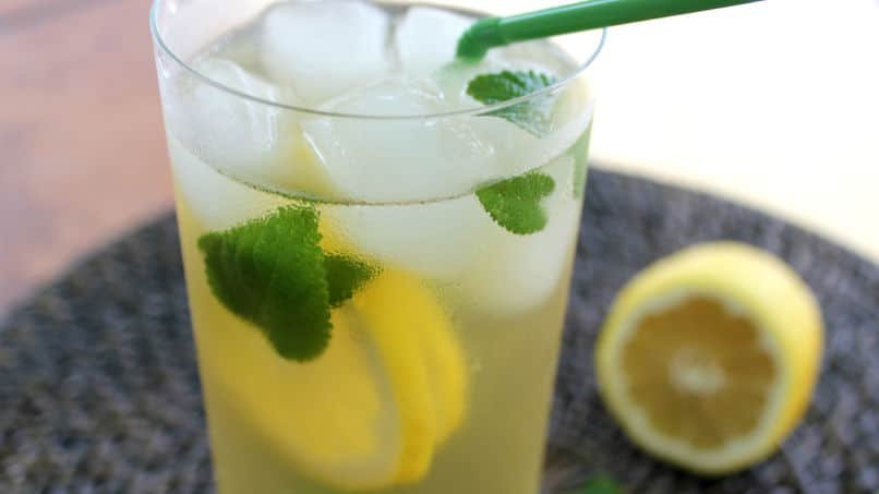 te de hierbabuena con manzanilla y limon